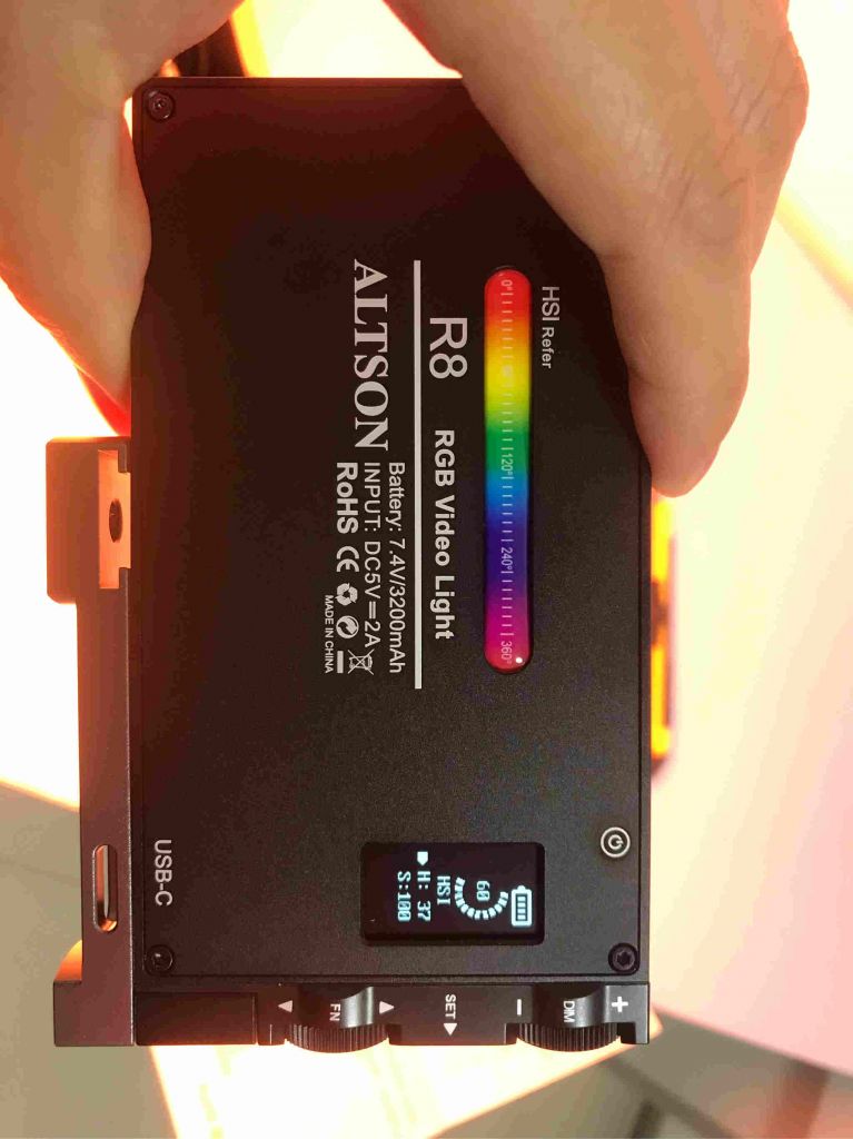 RGB补光灯便携式摄影灯全彩色为什么贵哪个型号好真的值吗，用过的都说很值