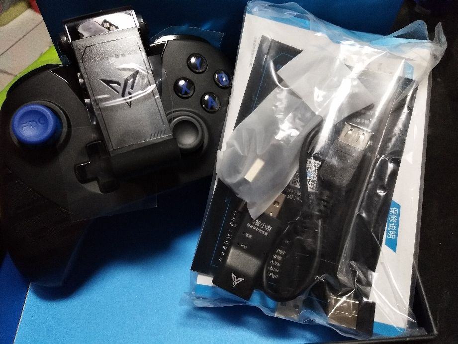 飞智黑武士X8 Pro游戏手柄质量怎么样是品牌吗，两大爆款使用效果评测